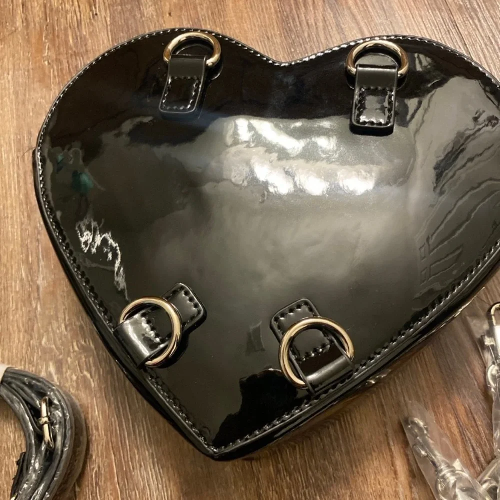 Black vinyl patent shiny heart bondage purse backpack Chain straps - Picture 3 of 6